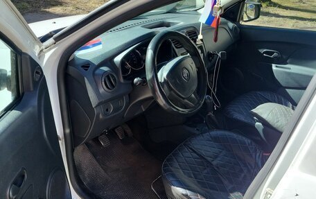 Renault Logan II, 2015 год, 300 000 рублей, 4 фотография