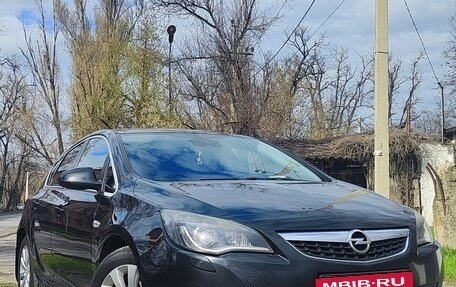 Opel Astra J, 2011 год, 690 000 рублей, 1 фотография