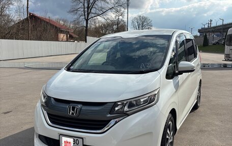 Honda Freed II, 2017 год, 1 615 000 рублей, 2 фотография