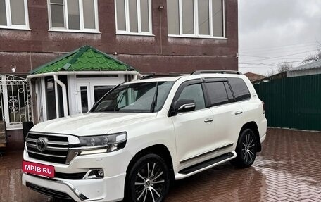 Toyota Land Cruiser 200, 2019 год, 7 700 000 рублей, 3 фотография