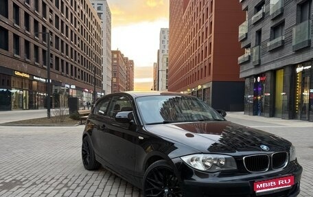 BMW 1 серия, 2009 год, 900 000 рублей, 1 фотография