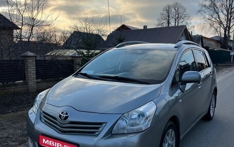 Toyota Verso I, 2011 год, 620 000 рублей, 1 фотография
