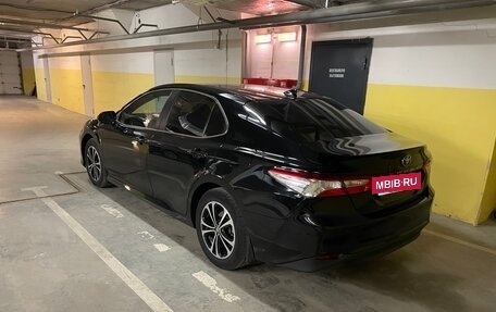 Toyota Camry, 2020 год, 1 890 000 рублей, 4 фотография