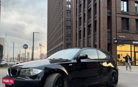 BMW 1 серия, 2009 год, 900 000 рублей, 3 фотография