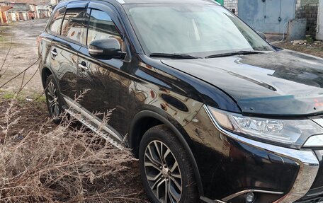 Mitsubishi Outlander III рестайлинг 3, 2015 год, 2 150 000 рублей, 9 фотография