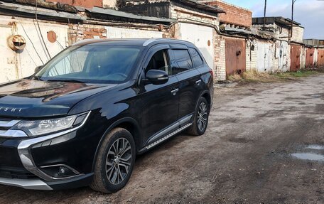 Mitsubishi Outlander III рестайлинг 3, 2015 год, 2 150 000 рублей, 3 фотография