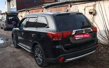 Mitsubishi Outlander III рестайлинг 3, 2015 год, 2 150 000 рублей, 4 фотография