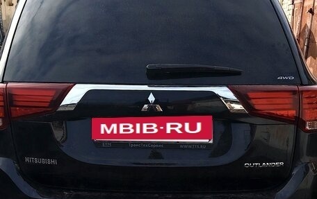 Mitsubishi Outlander III рестайлинг 3, 2015 год, 2 150 000 рублей, 16 фотография