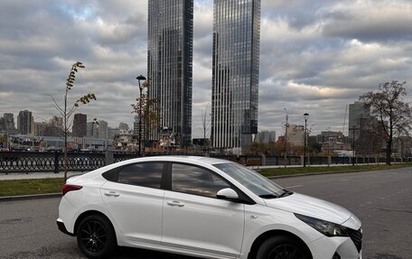 Hyundai Solaris II рестайлинг, 2021 год, 1 200 000 рублей, 2 фотография