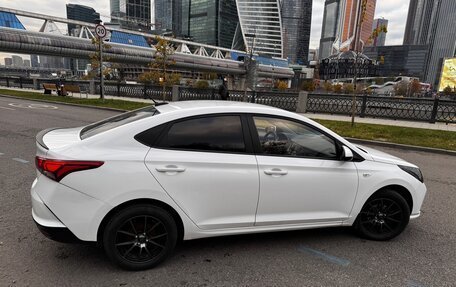 Hyundai Solaris II рестайлинг, 2021 год, 1 200 000 рублей, 4 фотография