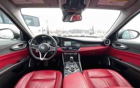 Alfa Romeo Giulia II, 2018 год, 2 450 000 рублей, 13 фотография