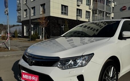 Toyota Camry, 2017 год, 2 190 000 рублей, 8 фотография