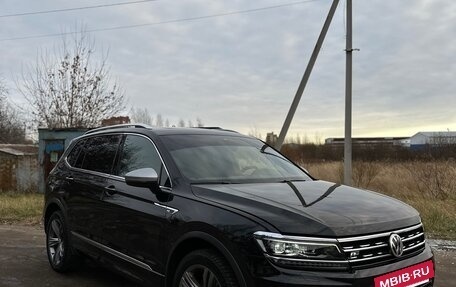 Volkswagen Tiguan II, 2019 год, 3 300 000 рублей, 3 фотография