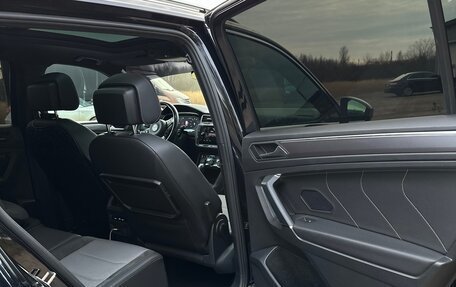 Volkswagen Tiguan II, 2019 год, 3 300 000 рублей, 24 фотография