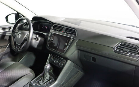 Volkswagen Tiguan II, 2018 год, 2 570 000 рублей, 9 фотография