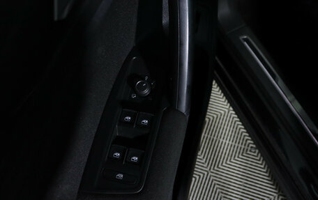 Volkswagen Tiguan II, 2018 год, 2 570 000 рублей, 18 фотография