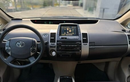 Toyota Prius, 2005 год, 630 000 рублей, 7 фотография