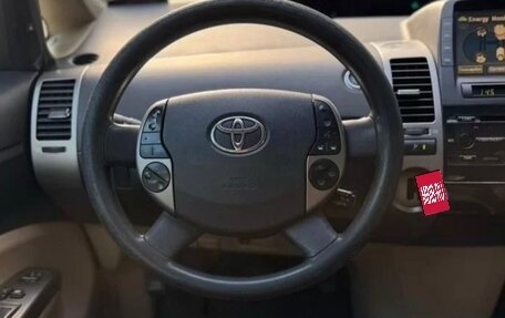 Toyota Prius, 2005 год, 630 000 рублей, 8 фотография