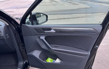 Volkswagen Tiguan II, 2019 год, 3 600 000 рублей, 24 фотография