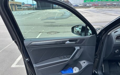 Volkswagen Tiguan II, 2019 год, 3 600 000 рублей, 26 фотография