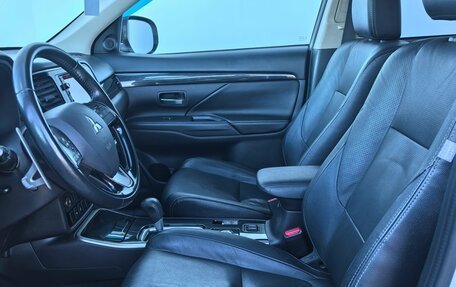 Mitsubishi Outlander III рестайлинг 3, 2017 год, 1 980 000 рублей, 9 фотография