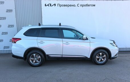 Mitsubishi Outlander III рестайлинг 3, 2017 год, 1 980 000 рублей, 3 фотография