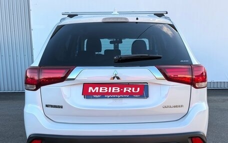 Mitsubishi Outlander III рестайлинг 3, 2017 год, 1 980 000 рублей, 4 фотография