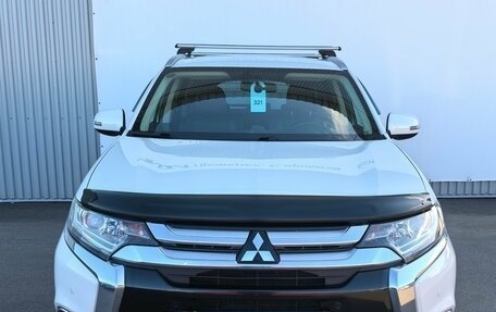 Mitsubishi Outlander III рестайлинг 3, 2017 год, 1 980 000 рублей, 2 фотография