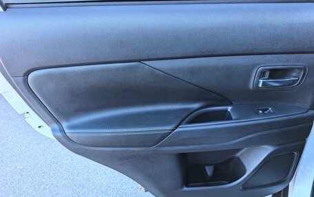 Mitsubishi Outlander III рестайлинг 3, 2017 год, 1 980 000 рублей, 17 фотография