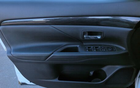 Mitsubishi Outlander III рестайлинг 3, 2017 год, 1 980 000 рублей, 16 фотография