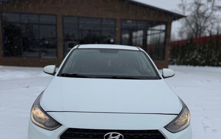 Hyundai Solaris II рестайлинг, 2019 год, 945 000 рублей, 4 фотография