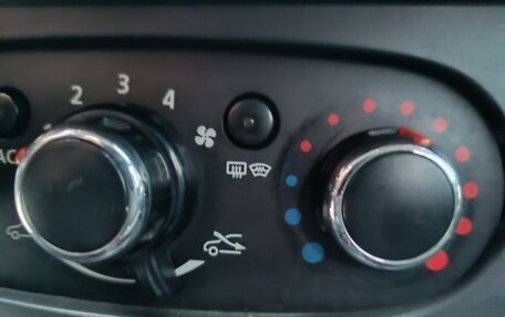 Renault Logan II, 2015 год, 620 000 рублей, 11 фотография