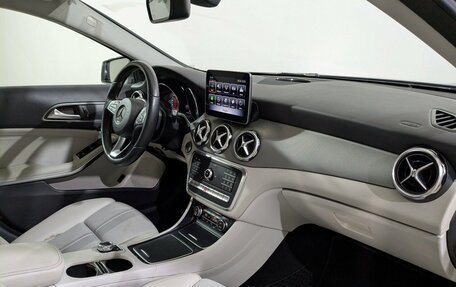 Mercedes-Benz GLA, 2018 год, 2 800 000 рублей, 15 фотография