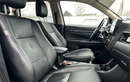 Mitsubishi Outlander III рестайлинг 3, 2015 год, 1 789 000 рублей, 10 фотография