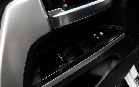 Toyota Land Cruiser 200, 2021 год, 7 999 000 рублей, 13 фотография