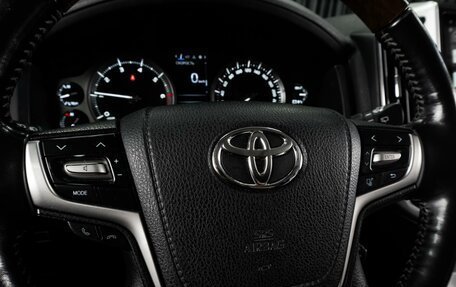 Toyota Land Cruiser 200, 2021 год, 7 999 000 рублей, 22 фотография