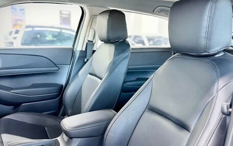 Honda Vezel, 2023 год, 1 990 000 рублей, 9 фотография