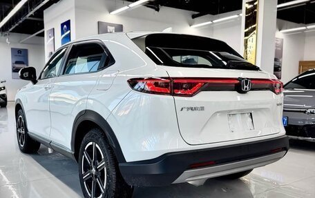 Honda Vezel, 2023 год, 1 990 000 рублей, 6 фотография