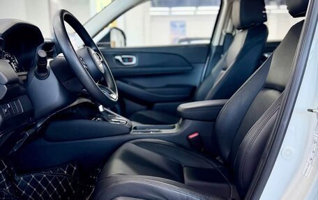 Honda Vezel, 2023 год, 1 990 000 рублей, 13 фотография