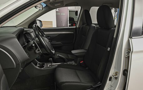 Mitsubishi Outlander III рестайлинг 3, 2014 год, 1 447 000 рублей, 10 фотография