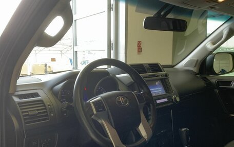 Toyota Land Cruiser Prado 150 рестайлинг 2, 2016 год, 4 300 000 рублей, 9 фотография