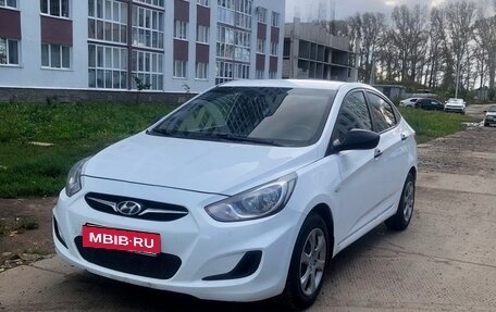 Hyundai Solaris II рестайлинг, 2013 год, 520 000 рублей, 3 фотография