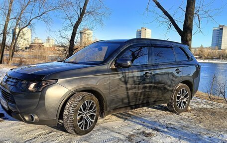 Mitsubishi Outlander III рестайлинг 3, 2014 год, 1 850 000 рублей, 4 фотография