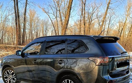 Mitsubishi Outlander III рестайлинг 3, 2014 год, 1 850 000 рублей, 9 фотография