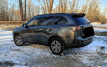 Mitsubishi Outlander III рестайлинг 3, 2014 год, 1 850 000 рублей, 10 фотография