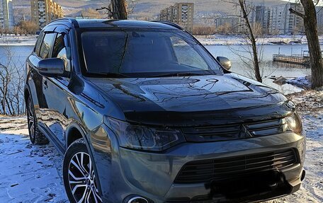 Mitsubishi Outlander III рестайлинг 3, 2014 год, 1 850 000 рублей, 3 фотография