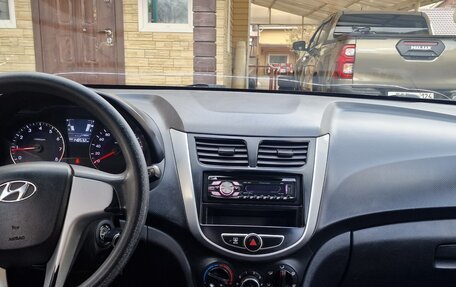 Hyundai Solaris II рестайлинг, 2012 год, 700 000 рублей, 7 фотография