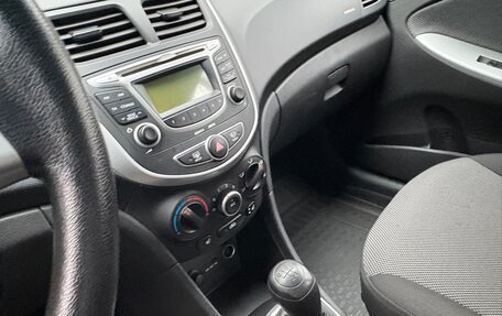 Hyundai Solaris II рестайлинг, 2012 год, 975 000 рублей, 9 фотография