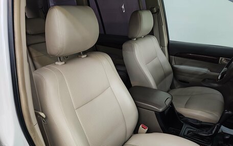 Toyota Land Cruiser Prado 120 рестайлинг, 2004 год, 1 975 000 рублей, 21 фотография