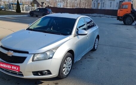 Chevrolet Cruze II, 2011 год, 710 000 рублей, 2 фотография